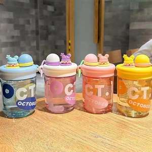 Botella de agua para niños de 560 ml con pajita, libre de BPA, botella para beber para niños, taza escolar portátil de plástico saludable, transparente - Product Image 3