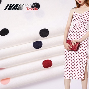 OEM rose blanc durable crêpe imprimé à pois tissu tricoté de plongée 96% polyester 4% spandex écologique pour les filles robe de dame - Product Image 1