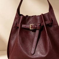 Sac épaule femme premium OEM ODM cuir grainé authentique design segmenté jaune pâle boucle sangle fine