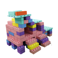 Riesige Bausteine spielen Spaß Kinder fahren auf grünem Roboter hund EVA Foam Building Brick Toy