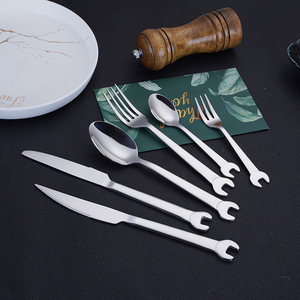 Creatief ontwerp, hoogwaardig klassiek gouden roestvrijstalen bestek met sleutelvormig handvat voor zakelijke geschenken - Product Image 5