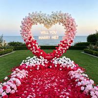 Arche de fleurs artificielles en forme de cœur, roses en soie blanches et roses vives, pour décorations de mariage et de demande en mariage