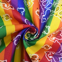 Écharpe carrée en polyester multicolore arc-en-ciel pour le Nouvel An et les occasions de mariage Accessoire de sport et de danse en plein air à la mode