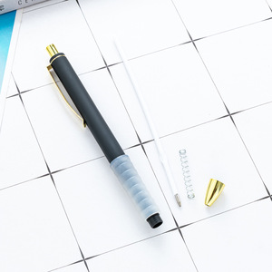 Stylos à bille colorés Pointe noire 1 mm Stylo à bille en plastique avec prise en main super douce Stylos rétractables pour le bureau Publicité Cadeau - Product Image 4