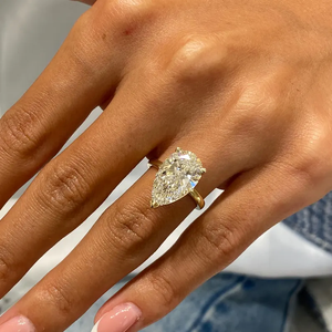 Anello Solitario con Diamante Sintetico Taglio a Pera da 5 Carati, Certificato IGI, D/VVS1, Montatura a Griffe in Oro Massiccio 14k, Anelli di Fidanzamento con Diamanti - Product Image 1