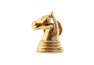 Alfiler de caballero y torre de ajedrez dorado - Product Image 4
