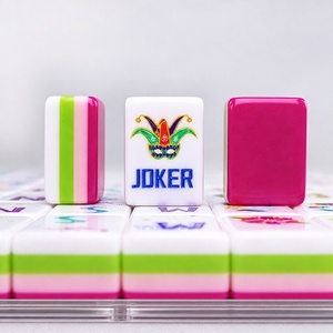 Fichas de mahjong americanas de acrílico color rojo rosado, diseño de cuatro capas con bloques de color, juego de mahjong estilo americano para uso doméstico, un set de regalo - Product Image 1
