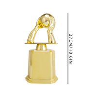 Trophée de football en plastique à prix abordable, très demandé, pour les activités ou les compétitions des clubs sportifs, souvenir