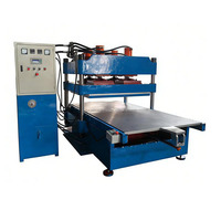 Machine de pressage de moulures de carreaux de sol en caoutchouc, ligne de production hydraulique automatique à quatre colonnes multi-journaux avec déplacement de rail