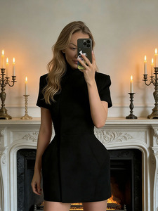 Abito da donna 2026 nuovo stile con colletto alla coreana e bottone singolo, vestito slim a vita stretta, gonna corta casual e semplice a tinta unita - Product Image 2