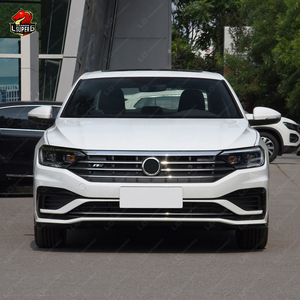 ชุดแต่งรอบคันสไตล์ <span class=keywords><strong>R</strong></span>-<span class=keywords><strong>Line</strong></span> สำหรับ Volkswagen Sagitar ปี 2019 ประกอบด้วยกันชนหน้า, ดิฟฟิวเซอร์หลัง และสเกิร์ตข้าง - Product Image 3