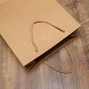 ถุงของขวัญกระดาษคราฟท์แบบใช้ซ้ำได้พร้อมหูหิ้วริบบิ้น KM Custom ราคาถูกจากจีน ขายส่งเครื่องประดับ Sacola Personalizada De Papel - Product Image 3