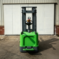 Transpalette Électrique Autoporté MOVMES 2 Tonnes (4400 lbs) avec Batterie Lithium-Ion, Hauteur de Levage 6,5 m, Levage Entièrement Libre