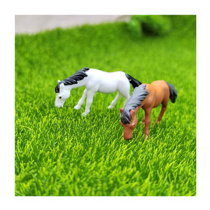 100 pièces/lot Miniatures 3D en résine Cheval Blanc et Brun pour Jardin Féerique, Accessoire de Photographie, Décoration DIY Maison et Aménagement Paysager - Product Image 1
