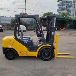 Excellent Condition Used Original Japan Komatsu 3-Ton Diesel Forklift FD30 Hydraulic <b>Side</b> Shifter Two Stage Mast in Stock - Product Image 5