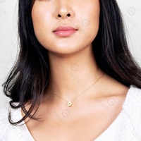 Collier minimaliste Gemnel en laiton plaqué or avec chaîne en câble et pendentif fleur découpé