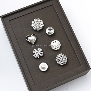 Nhà Sản Xuất Tùy Chỉnh Mô Hình Biểu Tượng Áo Thời Trang Ưa Thích Nút Khắc Ngọc Trai Rhinestone Kim Loại Kẽm Hợp Kim Nút Chân Nút - Product Image 4