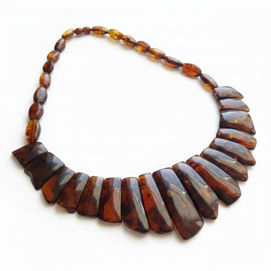 Collar de cristal de resina estética para amantes de la moda - Product Image 1