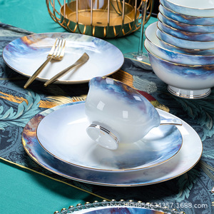 Service de <span class=keywords><strong>vaisselle</strong></span> en porcelaine fine de Jingdezhen, compatible micro-ondes, peint à <span class=keywords><strong>la</strong></span> main avec incrustations dorées, bols, assiettes et baguettes de luxe, vente en gros, idéal pour un cadeau - Product Image 3