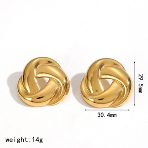 ต่างหูสแตนเลสทรงเรขาคณิตแบบเรียบง่าย ดีไซน์เกลียว ชุบทอง 18k สำหรับผู้หญิง เข้าได้กับทุกชุด รุ่น Hypoallergenic - Product Image 5