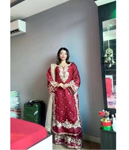 Tenue élégante Palazzo Kurti conçue pour une utilisation polyvalente, vêtement indien élégant adapté aux fêtes, aux rassemblements festifs et aux événements culturels - Product Image 3