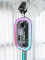 Machine Photobooth DSLR Mirror Magic avec Écran Tactile 13,3'', Impression Instantanée, Coque en Alliage d'Aluminium, Garantie 1 An, Télécommande Sans Fil