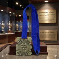 [LuckyCraft/2026] Medaglia Sportiva Personalizzata in Bronzo Anticato con Rilievo 3D per Maratona River Run 100 e Premiazione per i Finalisti di Canottaggio