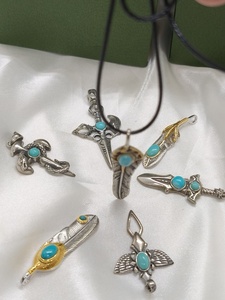 Set Vintage in Argento 925 con Pendenti a Forma di Spada, Croce e Ala in Turchese Naturale, Collana con Corda, Gioielli Raffinati con Pietra Autentica e Piuma, Unisex - Product Image 3