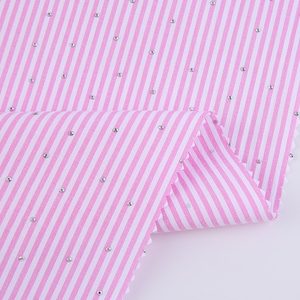<span class=keywords><strong>Tissu</strong></span> léger YVES 43% Coton 54% Polyester 3% Sp 100GSM GRS pour chemises, vêtements, fil teint, avec strass et pierres thermocollées - Product Image 4