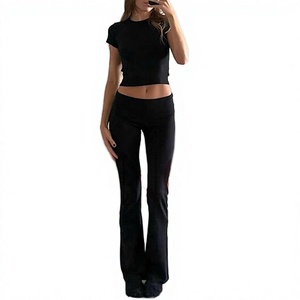Ensemble de yoga 2 pièces pour femme, legging noir uni taille haute et haut à col rond à manches courtes, respirant, pour le fitness - Product Image 1