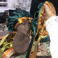 Livraison immédiate Bonnet personnalisé double couche en satin avec nœuds Couvre-chef réversible en soie et longue bande de cravate pour les fêtes d'affaires