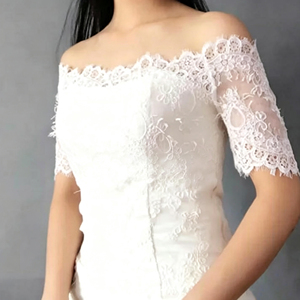 <span class=keywords><strong>Bolero</strong></span> <span class=keywords><strong>bianco</strong></span> in pizzo con ciglia, a spalle scoperte, con maniche al gomito e cut-out a goccia, corto, copricostume da sposa per <span class=keywords><strong>donna</strong></span> - Product Image 2