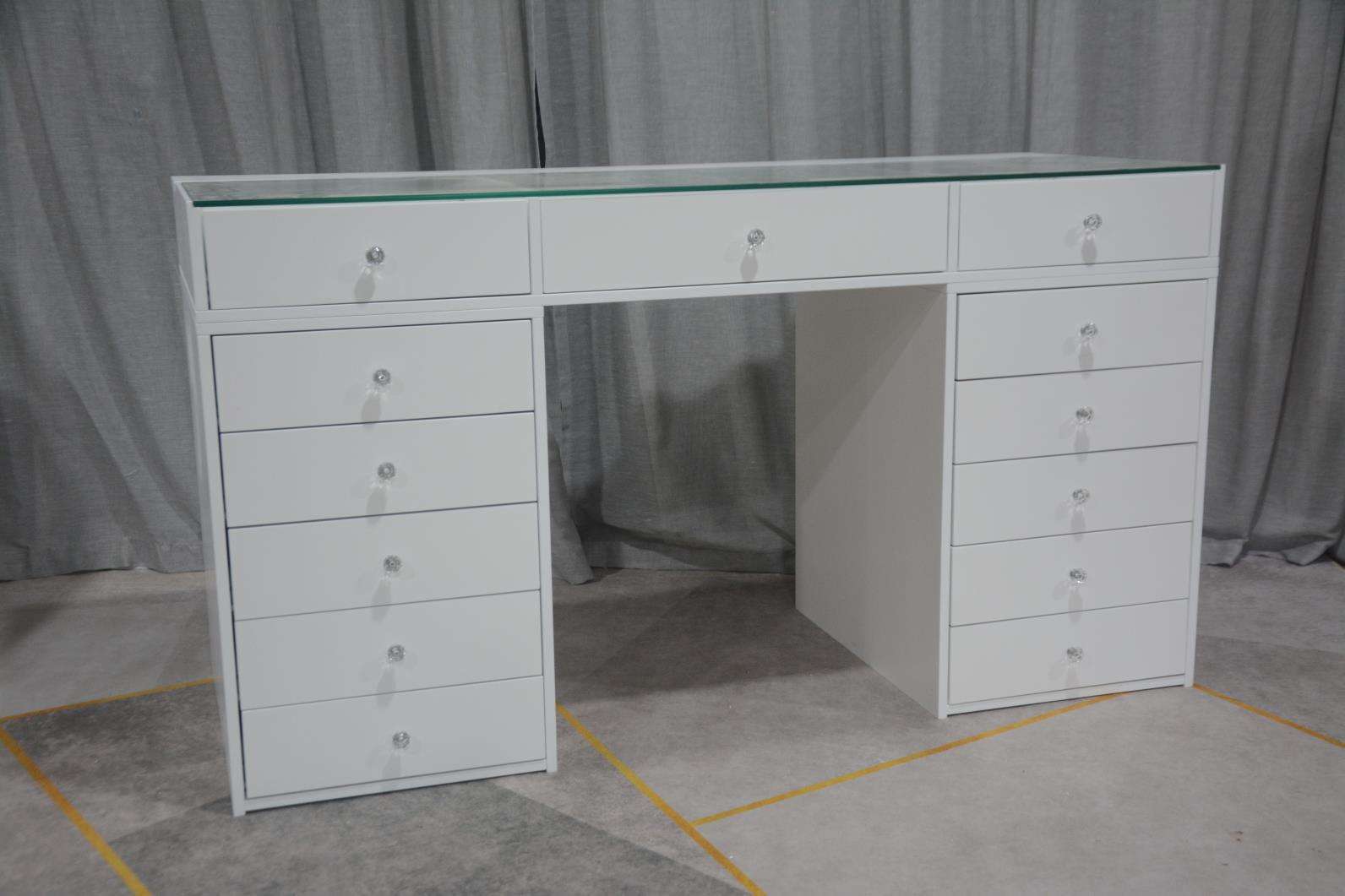 โต๊ะเครื่องแป้ง