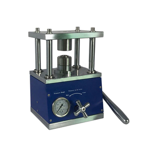 Machine de sertissage manuelle hydraulique pour piles bouton CR2016, CR2025, CR2032 - Product Image 1