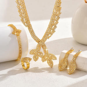 Ensemble collier et pendentif en zircon plaqué or pour femme avec chaîne de clavicule et boucles d'oreilles, style européen transfrontalier, vente en gros - Product Image 3