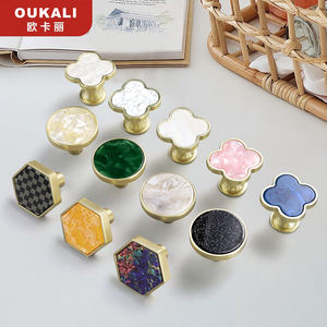 Oukali - Tiradores de Muebles de Latón Cepillado con Forma de Flor Redonda y Hexagonal para Cajones de Cocina, Perillas de Zinc Acrílico - Product Image 1