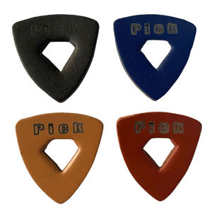 Las púas de <span class=keywords><strong>ukelele</strong></span> de cuero suave producen un tono más cálido para <span class=keywords><strong>ukelele</strong></span> guitarra bajo 4 piezas forma de triángulo (multicolor) - Product Image 2