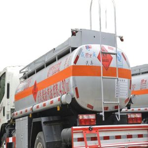 Camion-citerne diesel certifié CE FAW, durable, à transmission manuelle 4x2, économe en carburant, pour les marchés mondiaux - Product Image 3