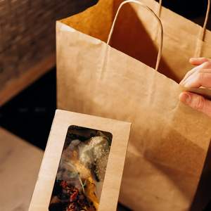 Sacs de shopping en papier kraft brun recyclé avec logo personnalisé imprimé, avec poignées torsadées, emballage pour vêtements de vente au détail, 10x6.75x12 - Product Image 5