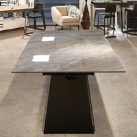 Meubles de salle à manger modernes et luxueux sur mesure avec pieds en métal et plateau en verre trempé, pliable pour plus de 10 places