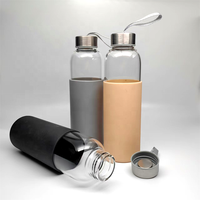 Nouvelle conception de bouteille d'eau en verre portable de qualité supérieure avec manchon en silicone et bouchon en acier inoxydable