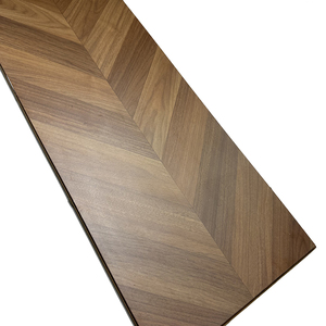 Suelo <span class=keywords><strong>Laminado</strong></span> OEM de Madera con Diseño de Espina de Pescado de 12 mm, Patrón Chevron, Textura EIR, Impermeable, para Villas <span class=keywords><strong>y</strong></span> Apartamentos de Lujo - Product Image 1