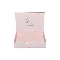 Boîte cadeau de luxe rose pliable avec fermeture magnétique, ruban et impression noire personnalisée, emballage en forme de livre pour chaussettes en fourrure