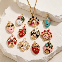 Nouveau Pendentif Masque d'Opéra de Peking Personnalisé en Acier Inoxydable, Breloques Colorées Émaillées, Vente en Gros 2026