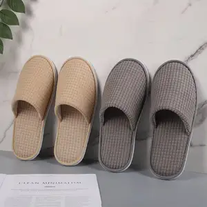 Đa dạng trong bao bì tùy chỉnh dép cho phòng ngủ khách sạn unisex đóng ngón chân biểu tượng tùy chỉnh có thể giặt màu xám khách sạn dép