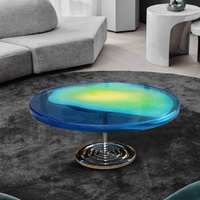 Table basse en résine à dégradé de couleurs fluide de luxe / Table centrale artistique avec base en piédestal chromé pour la décoration de la maison