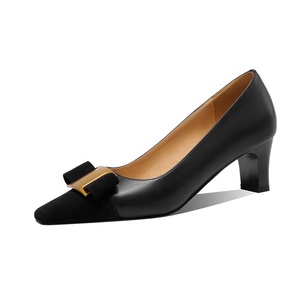 Moda <span class=keywords><strong>donna</strong></span> moda <span class=keywords><strong>tacco</strong></span> <span class=keywords><strong>medio</strong></span> pump <span class=keywords><strong>scarpe</strong></span> da sera a punta quadrata con ornamento di fiocco e Design a blocchi di colore per abiti estivi da ufficio - Product Image 3