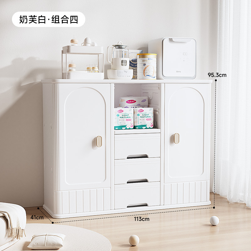 Tavolo di alimentazione stile francese set quattro