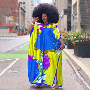 Robe décontractée ample à manches chauve-souris imprimée roses rouges colorées et motif africain bleu pour femme 2026 – Idéale pour les vacances - Product Image 3