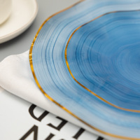 Assiette de Présentation Robuste en Plastique PS 7 et 10 Pouces à Bord Cannelé, Motif Vague Doré Estampé à Chaud, Couleurs Personnalisées, pour Mariages et Banquets